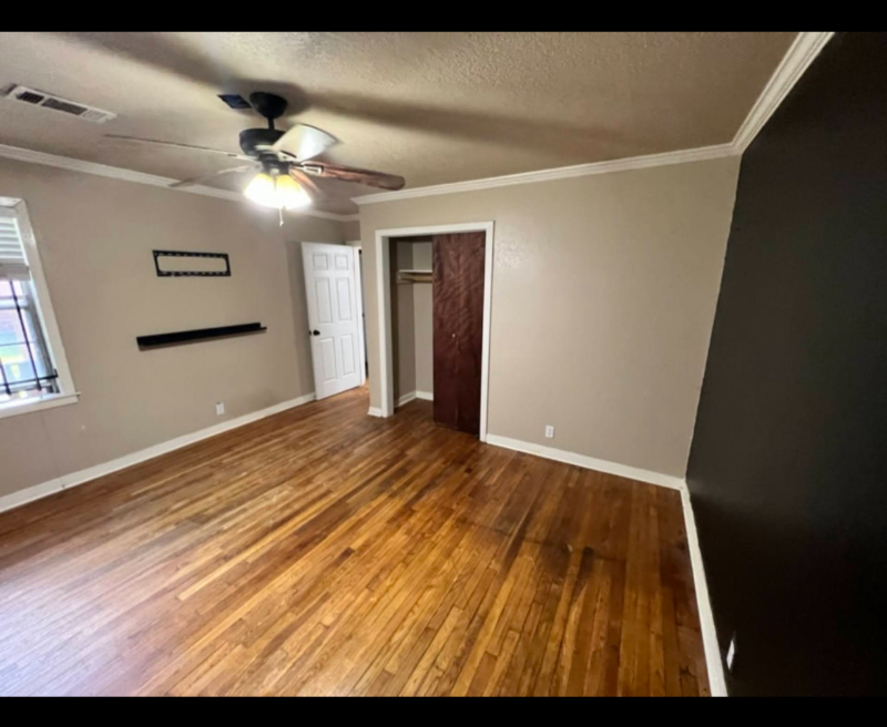 1311 Laurentide St - Photo 2 of 3