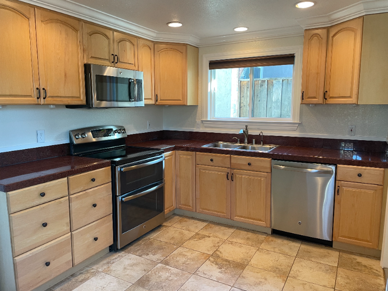 1074 Minoru Dr - Photo 2 of 11