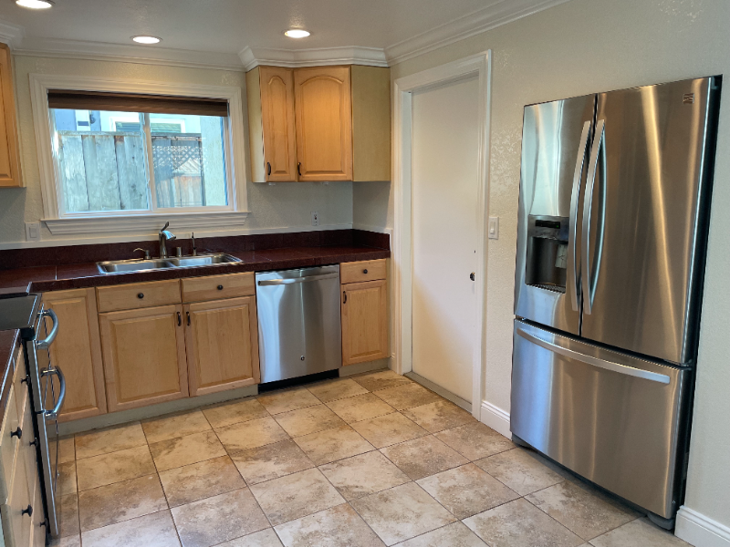 1074 Minoru Dr - Photo 3 of 11