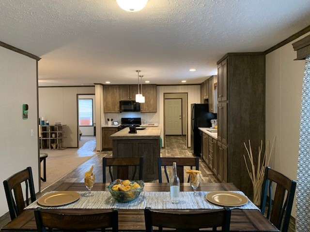 1088 Hemlock Dr - Photo 3 of 13