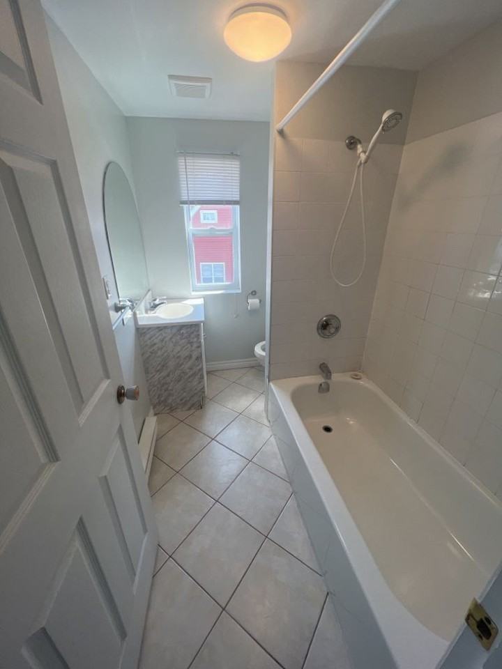 475 Robinson St - Photo 3 of 6