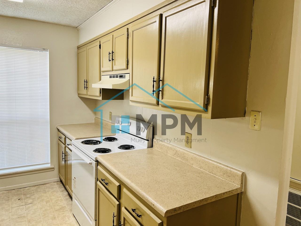 7 Briarwood Cir #1 - Photo 4 of 13