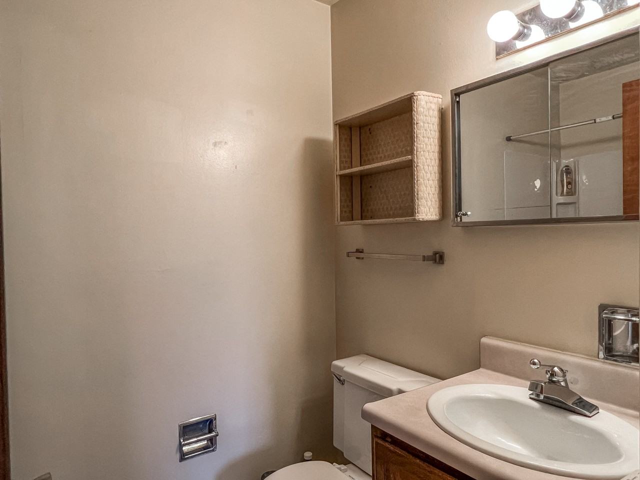 653 Hercules St #1 - Photo 2 of 12