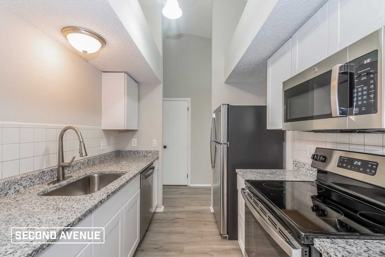 9593 Villiers Dr S - Photo 2 of 16