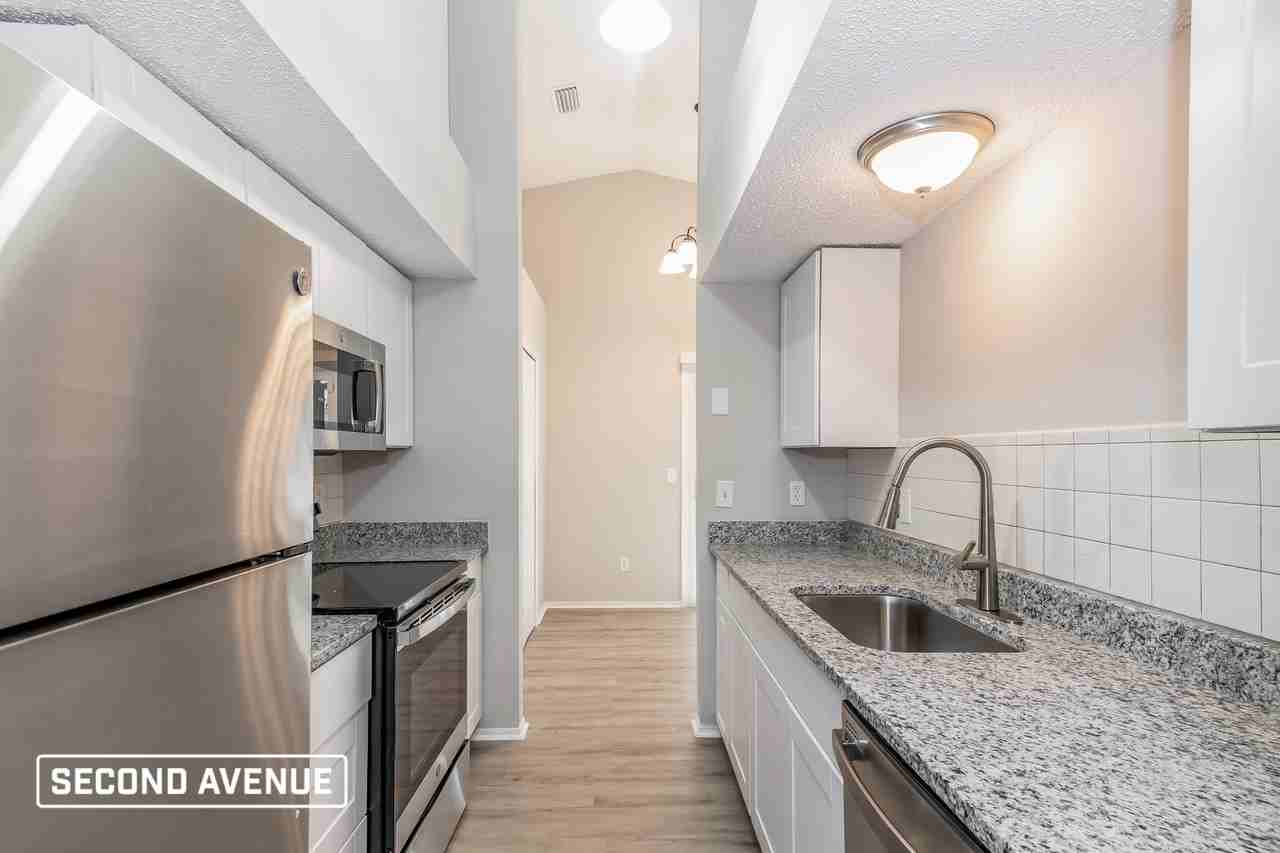 9593 Villiers Dr S - Photo 3 of 16