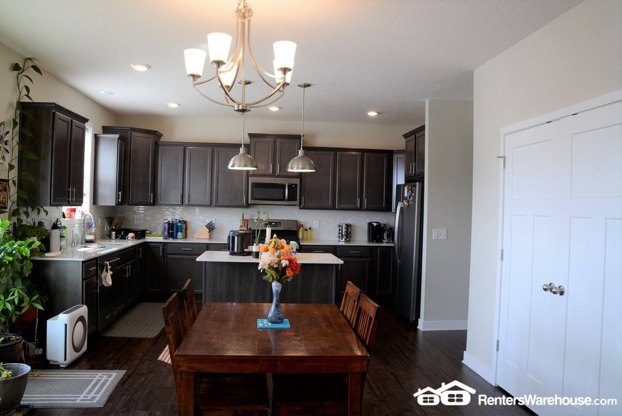 1357 Chestnut Cir - Photo 3 of 10