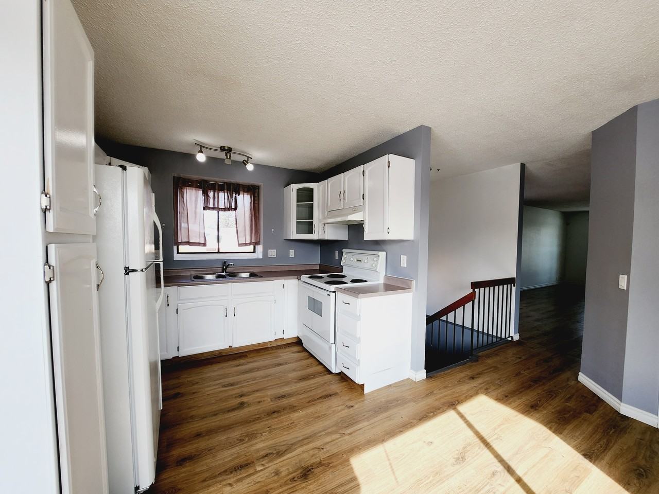 13804 28 St Nw - Photo 2 of 34