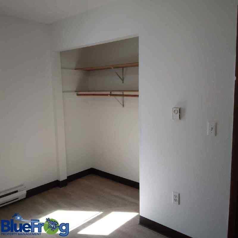 406 N Barkman St - Photo 7 of 10