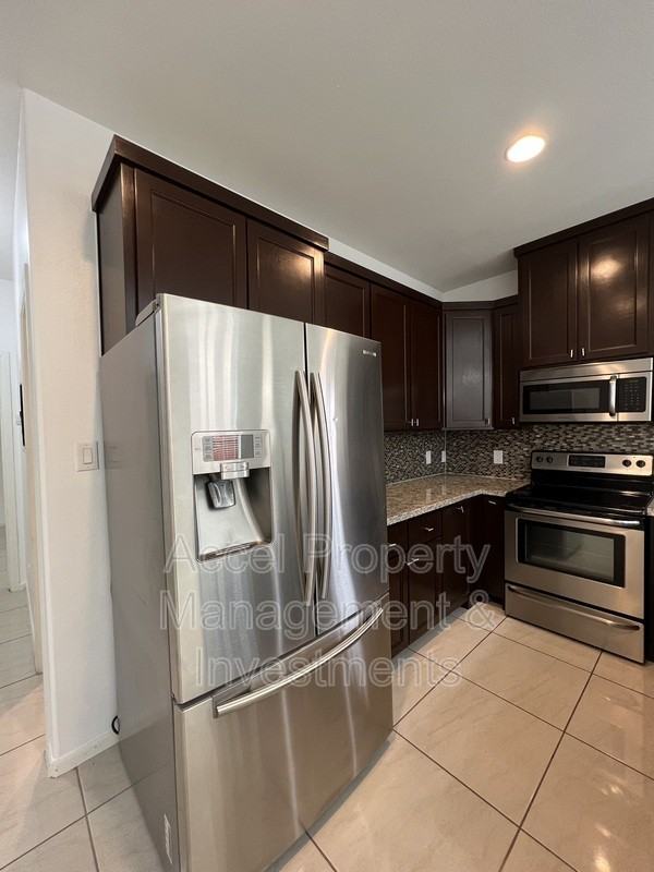 214 Fig Dr #4 - Photo 5 of 15