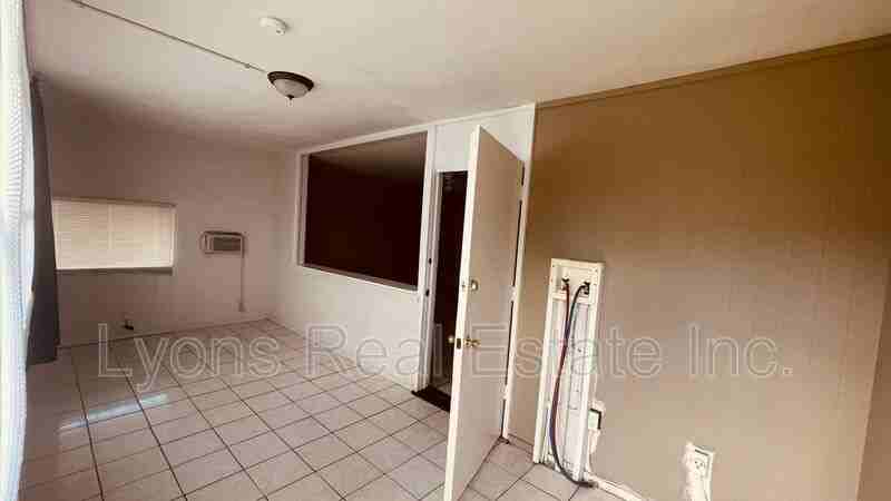 17375 Dowling Dr - Photo 2 of 9