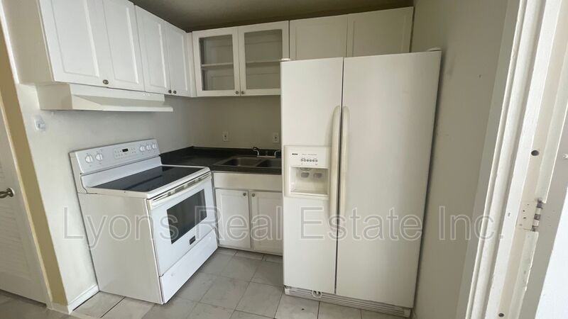 17375 Dowling Dr - Photo 3 of 9