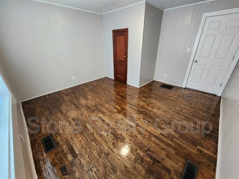 29 S 18th St - Photo 5 of 9