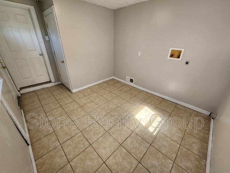 29 S 18th St - Photo 7 of 9