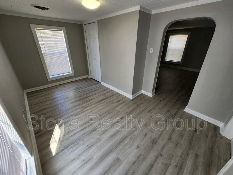 2935 Harrison Ave - Photo 5 of 10