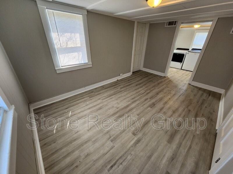 2935 Harrison Ave - Photo 6 of 10