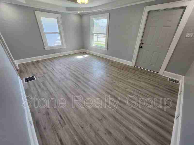 3008 Fenwood Ave - Photo 2 of 9