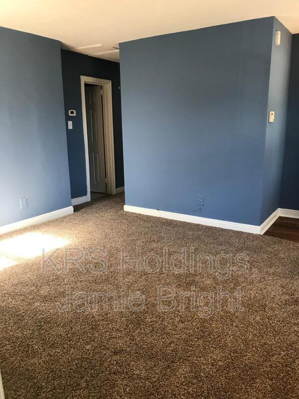 1736 Gross Ave - Photo 2 of 12