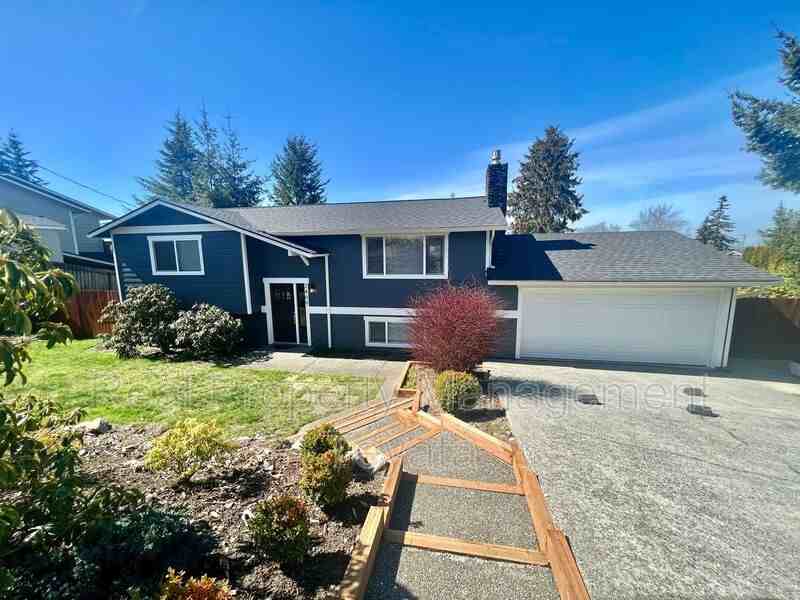 2409 Crestline Dr - Photo 2 of 28