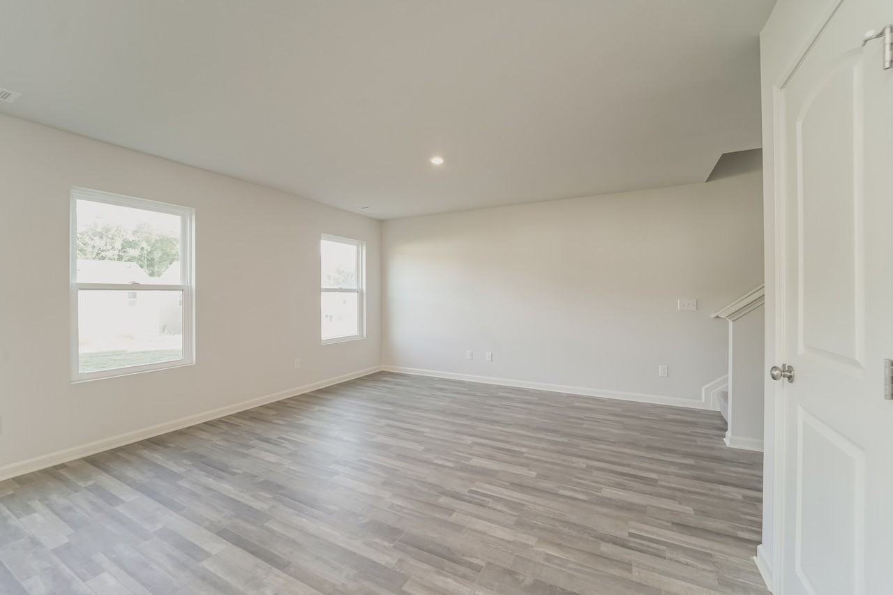 642 Farmstead Trl - Photo 3 of 16