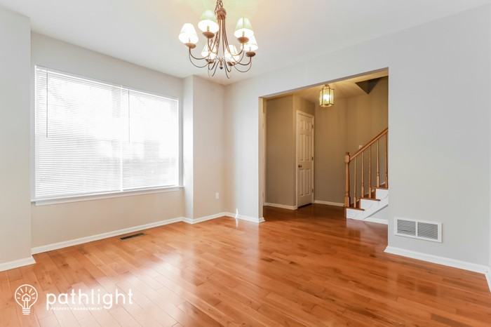 805 Dogwood Ln - Photo 2 of 19