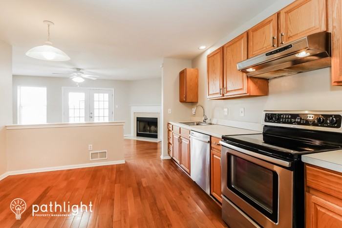 805 Dogwood Ln - Photo 3 of 19