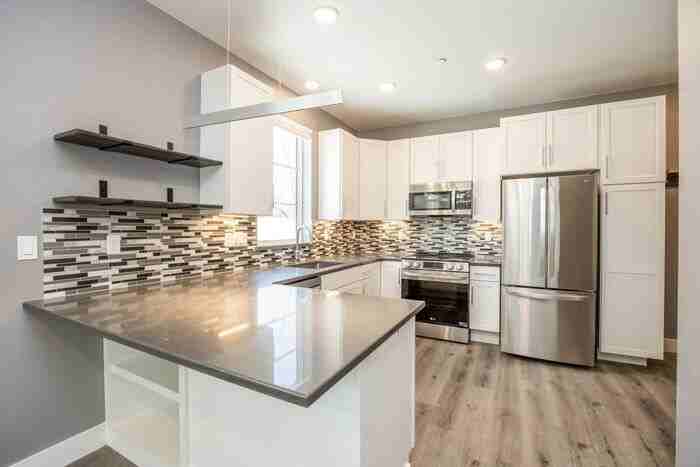 741 Washington Ave #202