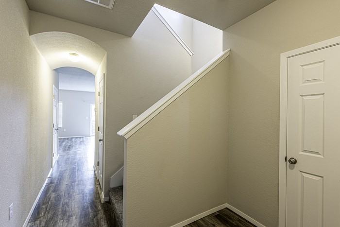 314 Mayflower St - Photo 2 of 12