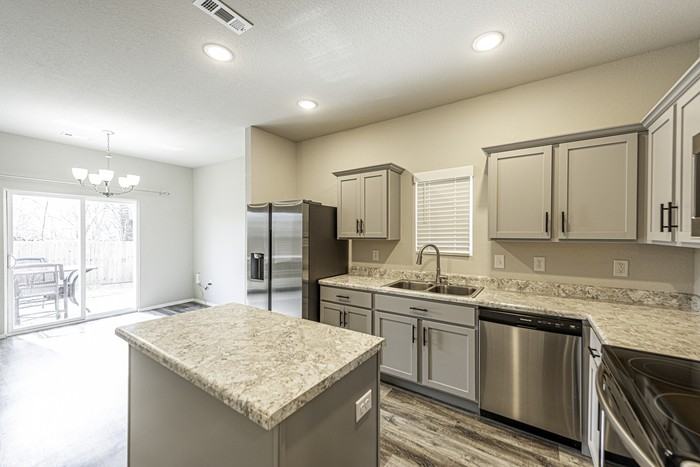 314 Mayflower St - Photo 3 of 12