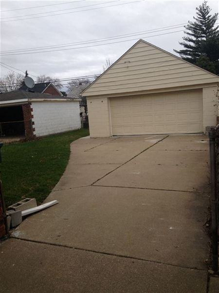 5650 Hartwell St - Photo 3 of 29