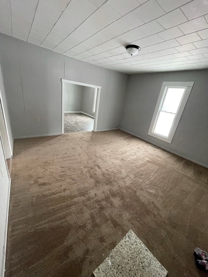 601 S Brown St #1 - Photo 3 of 10
