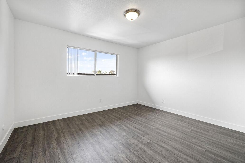 310 S Anza St - Photo 3 of 16