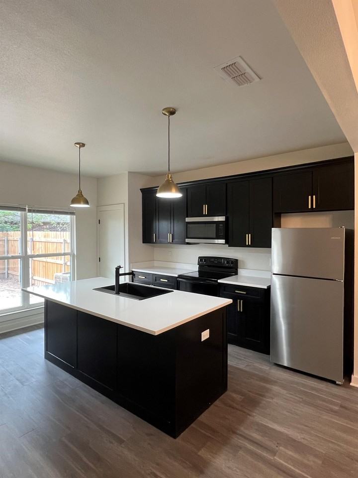 794 W Pecan St #103 - Photo 2 of 6