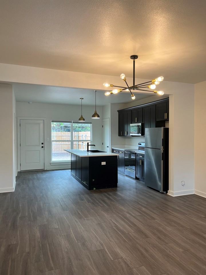 794 W Pecan St #103 - Photo 3 of 6