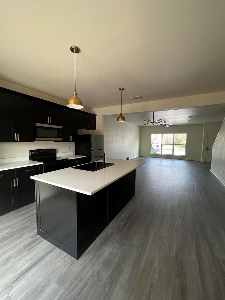 794 W Pecan St #103 - Photo 4 of 6