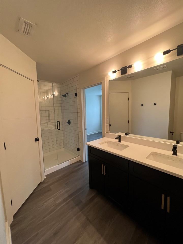 794 W Pecan St #103 - Photo 5 of 6