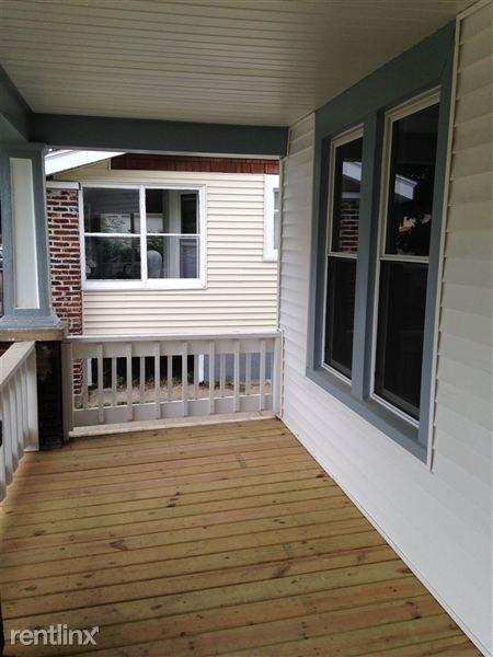 724 Lynch St SW - Photo 2 of 11