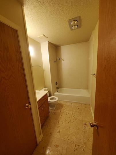 3610 Hawthorne Dr - Photo 2 of 6