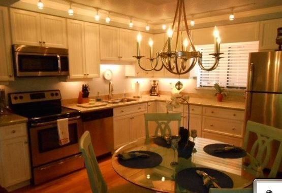 5250 Las Verdes Cir #313 - Photo 3 of 6