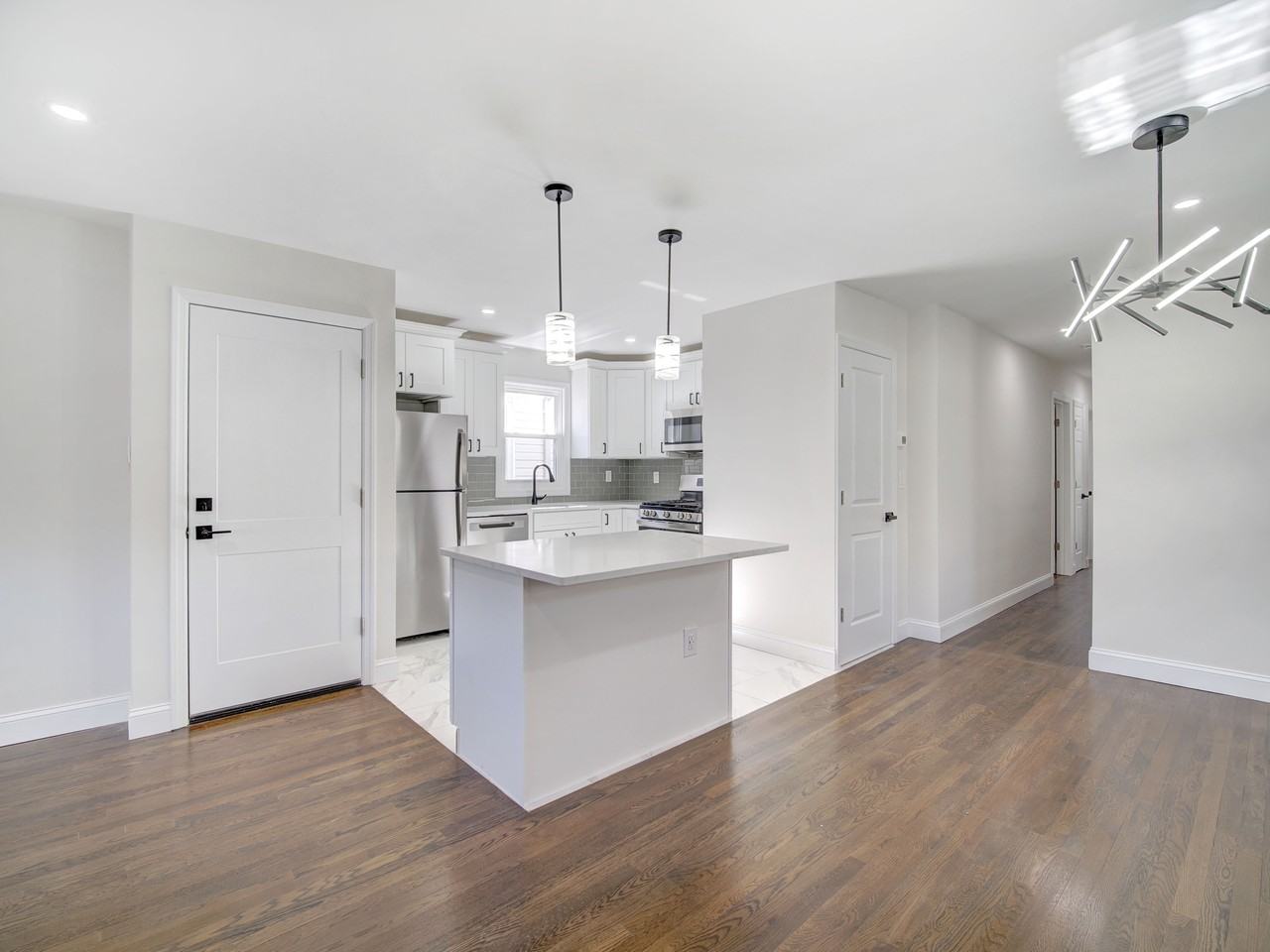 159 Roosevelt Avenue #1st floor - Photo 5 of 19