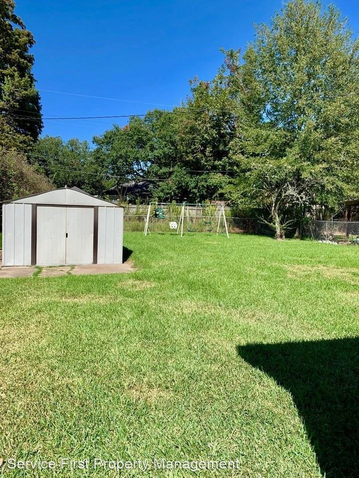 736 Royal Ave - Photo 2 of 7