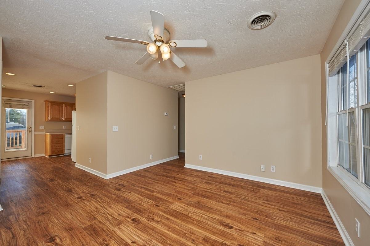 1002 Brooklyn Dr - Photo 2 of 10