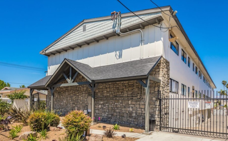 4479 Menlo Ave - Photo 7 of 13