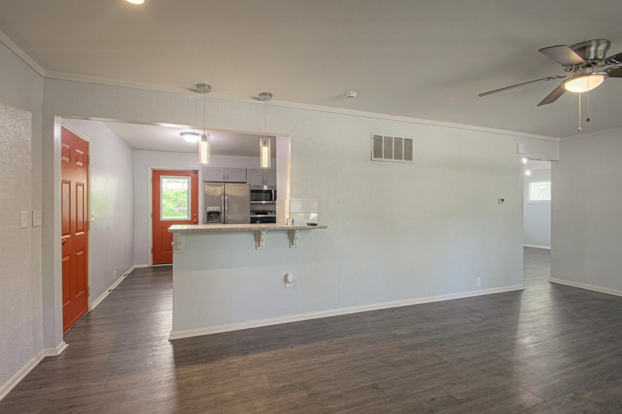 10810 Ewing Ave #1 - Photo 3 of 20