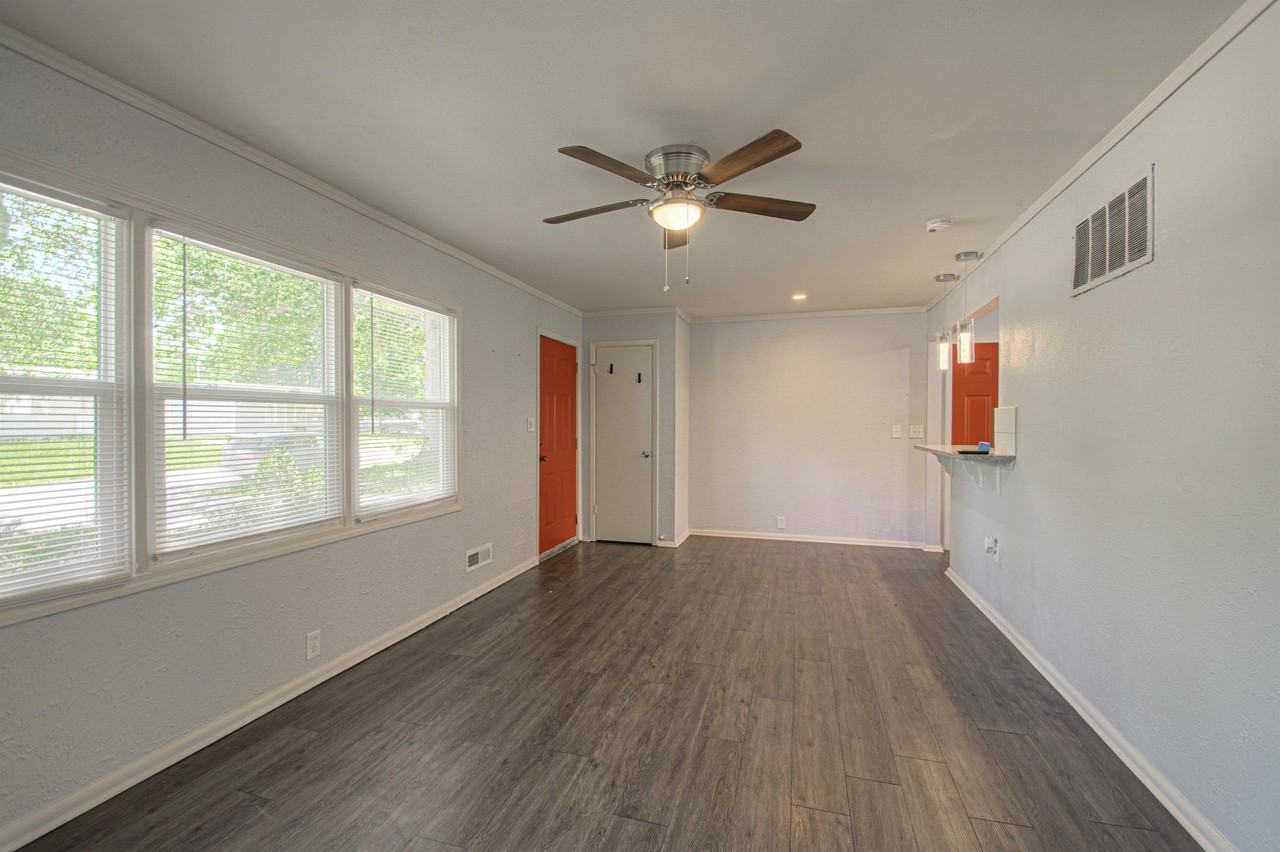 10810 Ewing Ave #1 - Photo 7 of 20