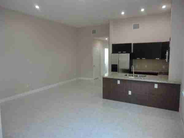 316 SW 16th Street - Photo 3 of 4