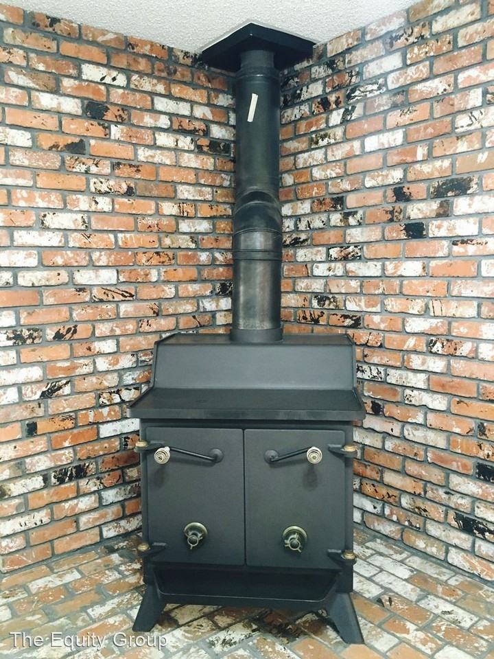 636 Ramblewood Ct - Photo 2 of 40