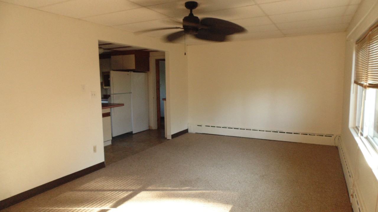 122 N 8th St - Photo 2 of 9