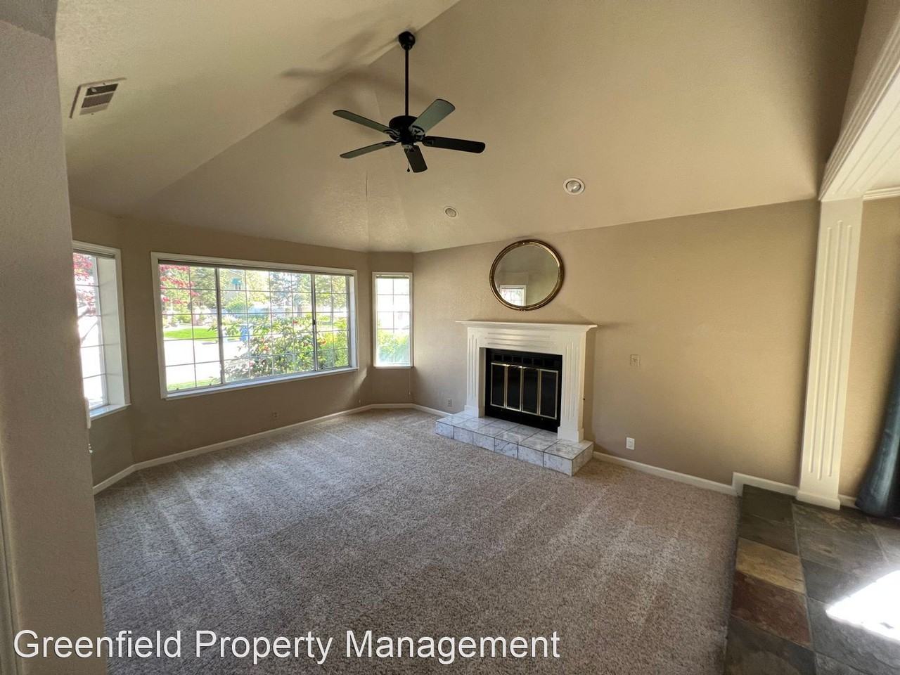 806 Riviera Ct - Photo 3 of 44