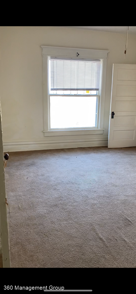 18 Boone Ave - Photo 3 of 5