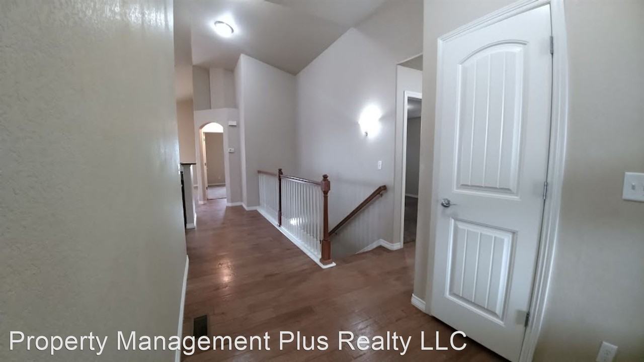 2650 Bridle Dr - Photo 3 of 35